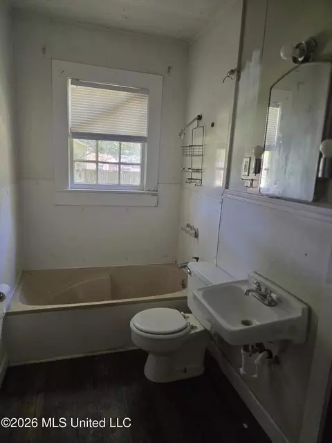 Bath - 164 Saint Augustine Dr, Madison, MS 39110 photo 2 of 2