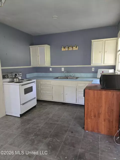 Kitchen - 164 Saint Augustine Dr, Madison, MS 39110 photo 2 of 2