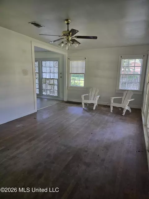 Living - 164 Saint Augustine Dr, Madison, MS 39110 photo 1 of 2