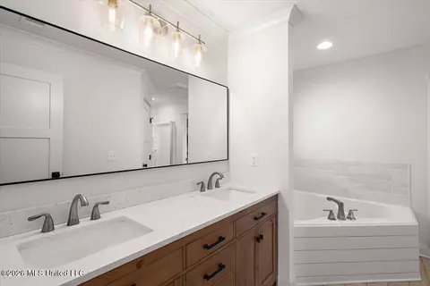 Bath - 405 Mason Ct, Brandon, MS 39047 photo 1 of 3