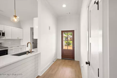 Entry Way - 405 Mason Ct, Brandon, MS 39047 photo 1 of 8