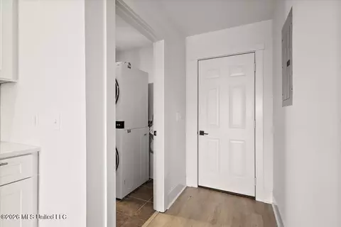 Entry Way - 405 Mason Ct, Brandon, MS 39047 photo 8 of 8