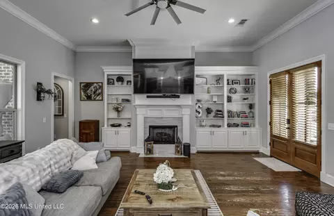 Living - 403 Crossvine Pl, Madison, MS 39110 photo 1 of 1