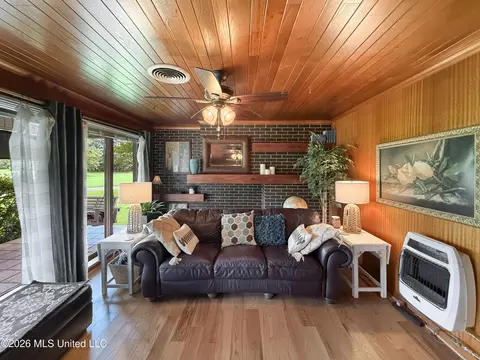 Living - 4776 Terry Rd, Jackson, MS 39212 photo 4 of 5