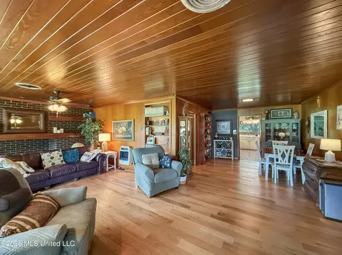 Living - 4776 Terry Rd, Jackson, MS 39212 photo 3 of 5