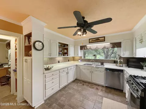 Kitchen - 4776 Terry Rd, Jackson, MS 39212 photo 1 of 4