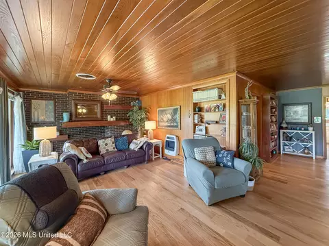 Living - 4776 Terry Rd, Jackson, MS 39212 photo 2 of 5