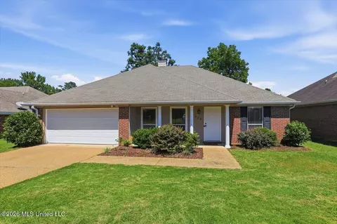 203 Edgewater Branch Dr, Brandon, MS 39042