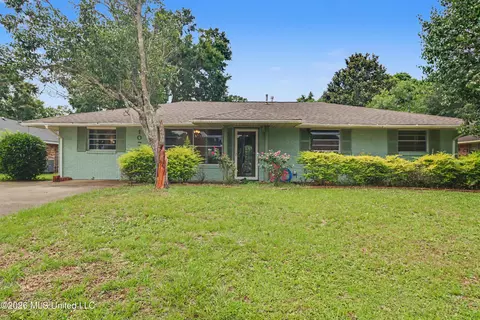 107 Vance Pl, Long Beach, MS 39560