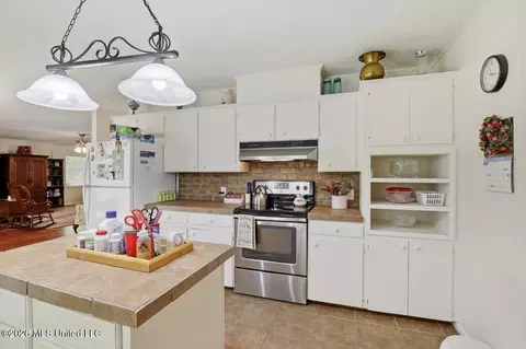 Kitchen - 118 Pine Ridge Rd, Florence, MS 39073 photo 4 of 4