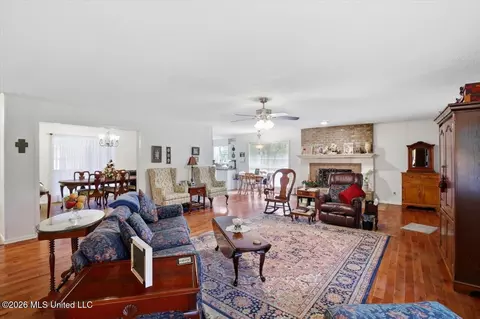 Living - 118 Pine Ridge Rd, Florence, MS 39073 photo 2 of 3