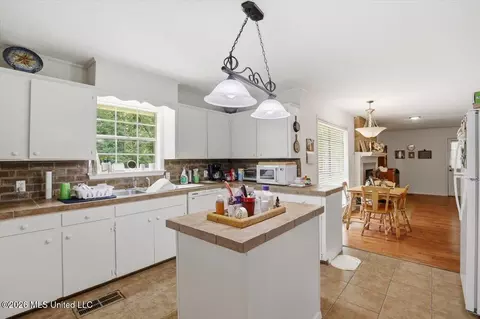 Kitchen - 118 Pine Ridge Rd, Florence, MS 39073 photo 3 of 4