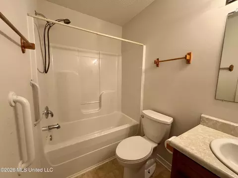 Bath - 36 Maci Ln, Lucedale, MS 39452 photo 4 of 5