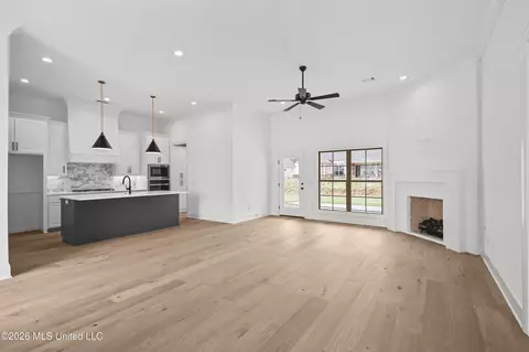 Living - 201 Benners Ln, Madison, MS 39110 photo 1 of 1