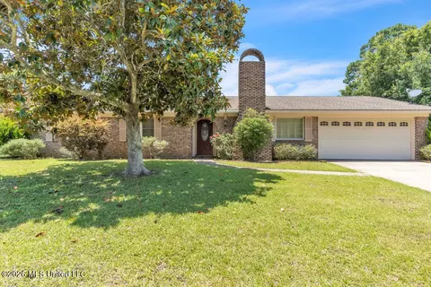 1513 Woodhaven St, Pascagoula, MS 39581