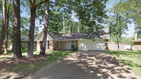 151 Plum Tree Rd, Brandon, MS 39047