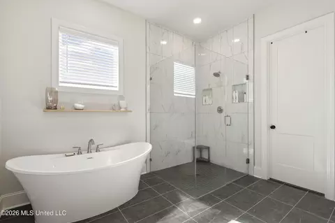 Bath - 4392 Brooke Dr, Nesbit, MS 38651 photo 1 of 3