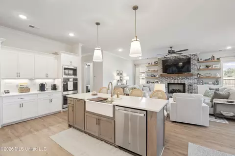 Kitchen - 4392 Brooke Dr, Nesbit, MS 38651 photo 2 of 2