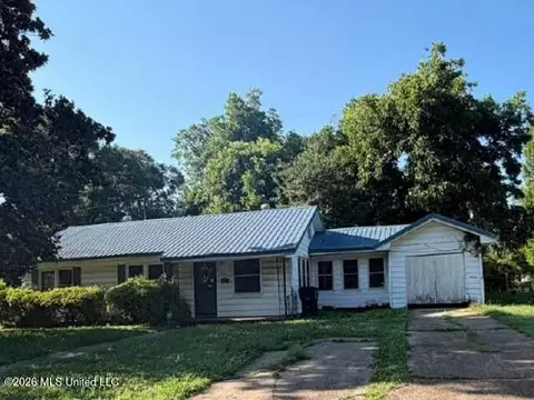292 Ridge Ave, Greenville, MS 38701