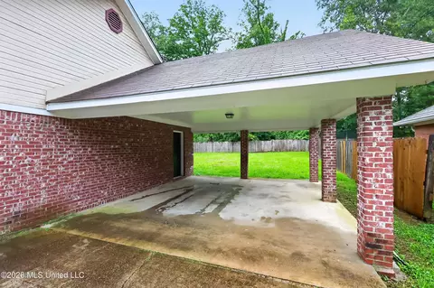 4003 W Lake Rd, Jackson, MS 39212