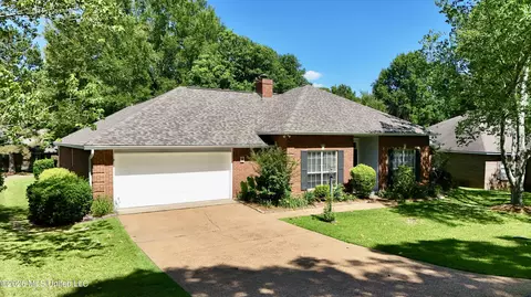 8 Parkview Rd, Clinton, MS 39056