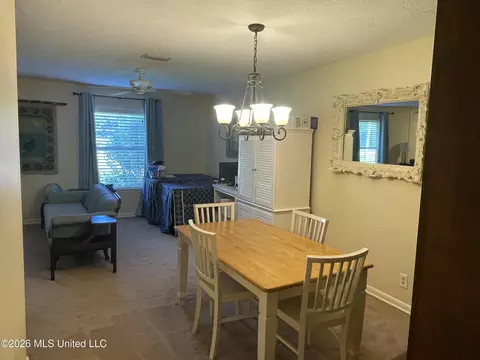 Dining - 919 Kraner Ln, Brookhaven, MS 39601 photo 3 of 3