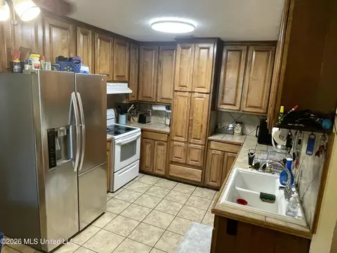 Kitchen - 919 Kraner Ln, Brookhaven, MS 39601 photo 2 of 4