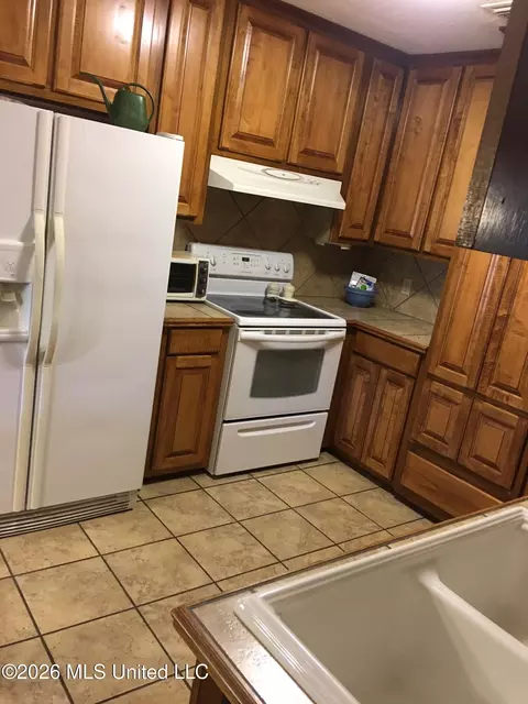 Kitchen - 919 Kraner Ln, Brookhaven, MS 39601 photo 4 of 4