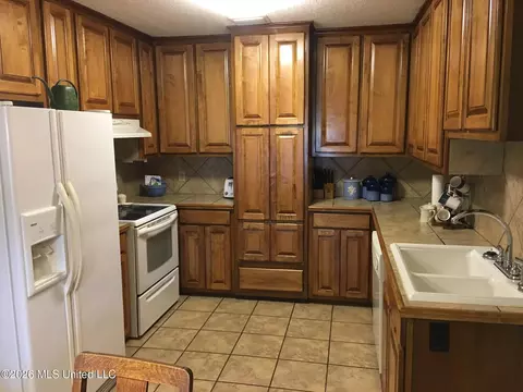 Kitchen - 919 Kraner Ln, Brookhaven, MS 39601 photo 1 of 4