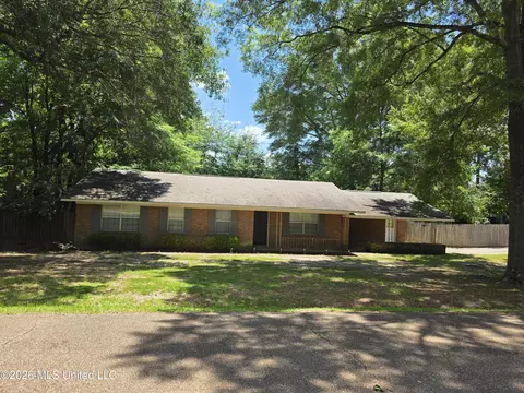 502 Lakeview Ave, Mccomb, MS 39648