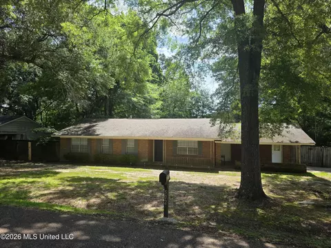 502 Lakeview Ave, Mccomb, MS 39648