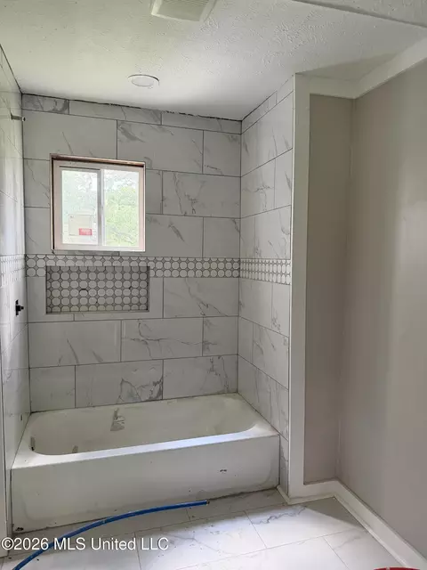 Bath - 203 Broadmoor Dr, Jackson, MS 39206 photo 3 of 3