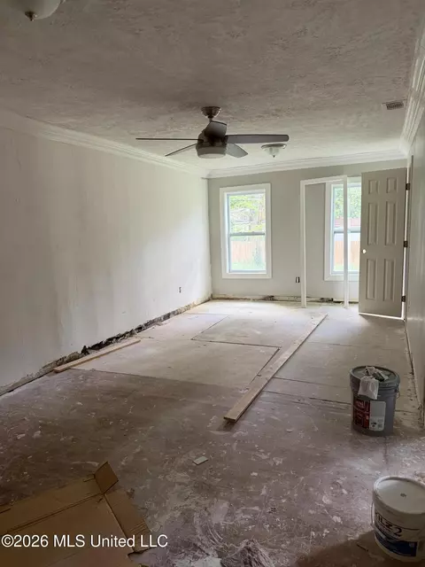 Living - 203 Broadmoor Dr, Jackson, MS 39206 photo 1 of 1