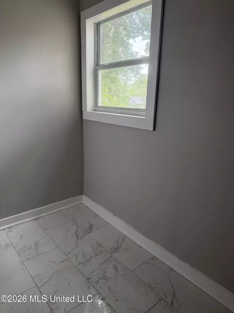 Bath - 203 Broadmoor Dr, Jackson, MS 39206 photo 2 of 3