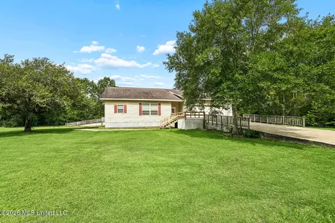 6096 Bayouwood Dr, Pearlington, MS 39572
