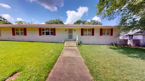 210 Porter St, Senatobia, MS 38668