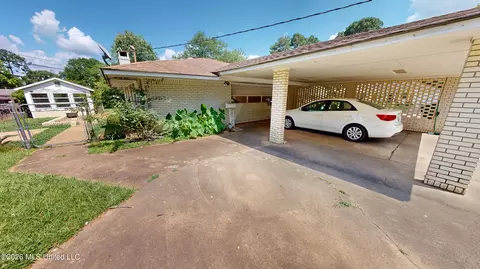 210 Porter St, Senatobia, MS 38668