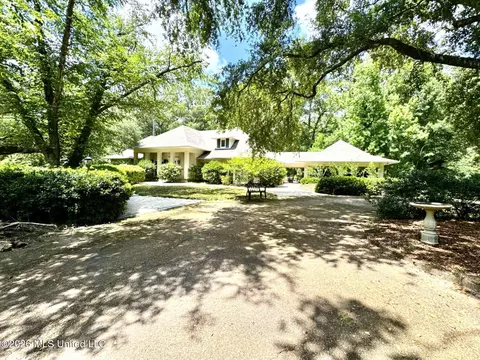 35 Scotland Dr, Natchez, MS 39120