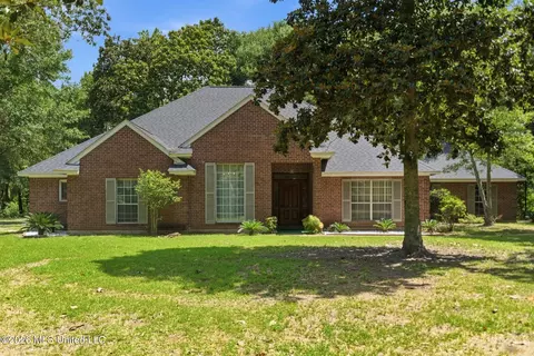 1605 Fairhaven Dr, Gautier, MS 39553