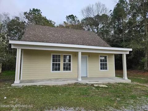 2512 Beachview Dr, Ocean Springs, MS 39564