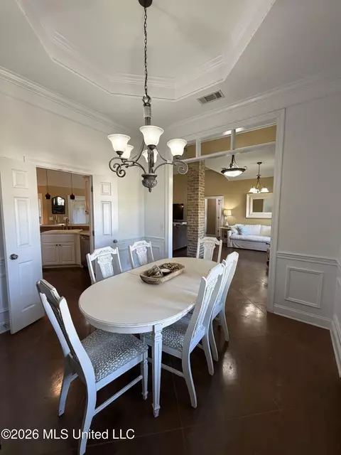 Dining - 285 Lighthouse Ln, Brandon, MS 39047 photo 1 of 3