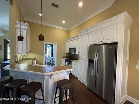 Kitchen - 285 Lighthouse Ln, Brandon, MS 39047 photo 2 of 2