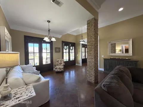 Entry Way - 285 Lighthouse Ln, Brandon, MS 39047 photo 3 of 5