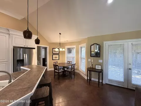 Dining - 285 Lighthouse Ln, Brandon, MS 39047 photo 3 of 3