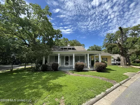 903 Columbus Dr, Pascagoula, MS 39567