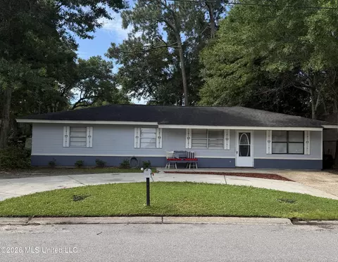 121 Linda Cir, Ocean Springs, MS 39564