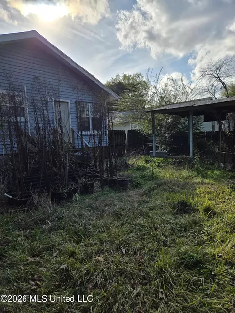 Exterior - 322 S Westview St, Jackson, MS 39202 photo 6 of 6