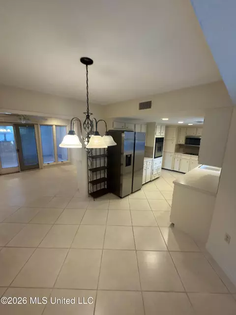 52 W Cascades Cir, Clinton, MS 39056