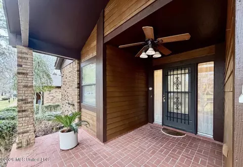 52 W Cascades Cir, Clinton, MS 39056