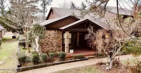 52 W Cascades Cir, Clinton, MS 39056